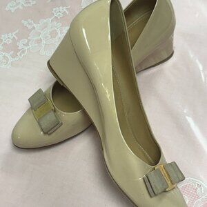 SALVATORE fERRAGAMO-Women-Tan Patent Leather-Wedges Shoes.Sz-9B.Italy-Used.